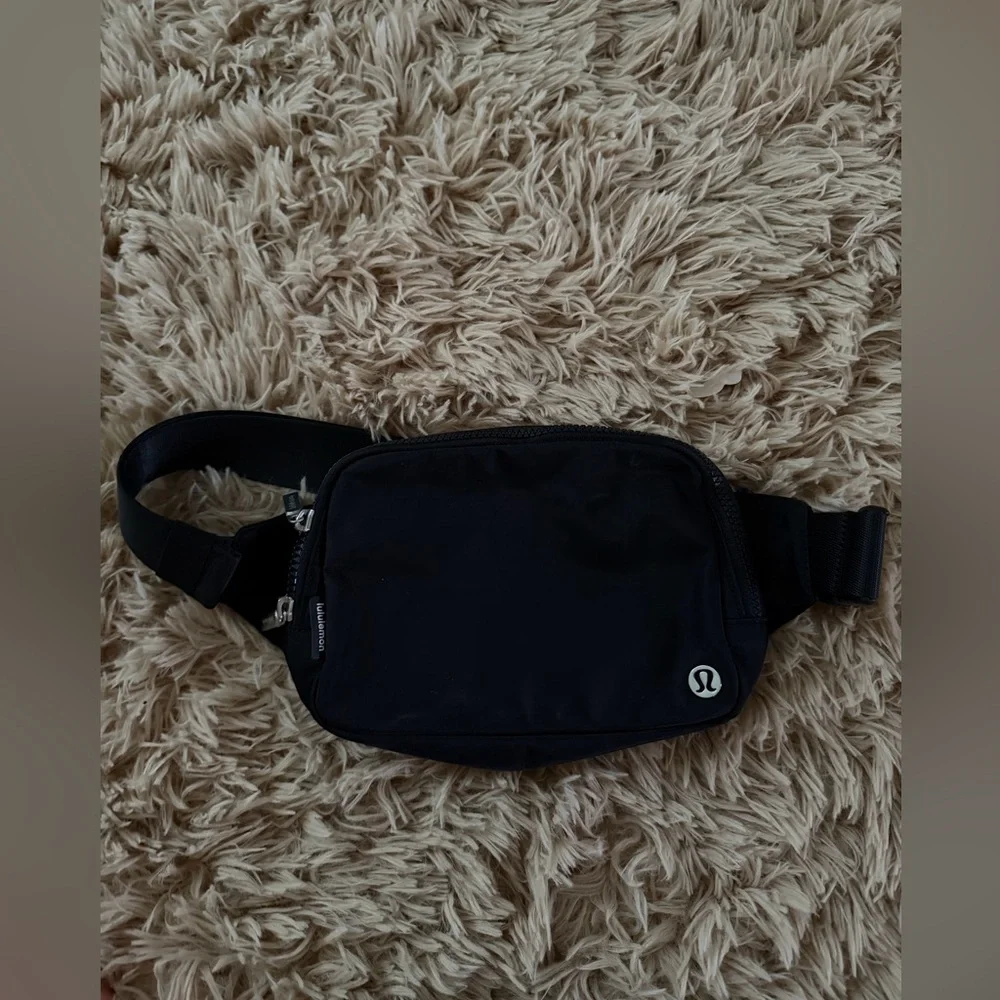 LULULEMON belt bag - Picture 1 of 3